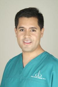 Dr. Londoño, hair transplant specialist